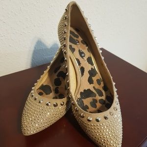 Classy nude little hill!